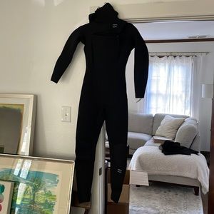 Billabong Furnace Synergy Wetsuit - never worn!